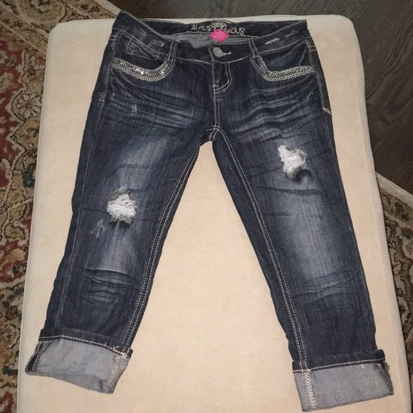 ALMOST FAMOUS DISTRESS CAPRI JEAN - Picture 1 of 8
